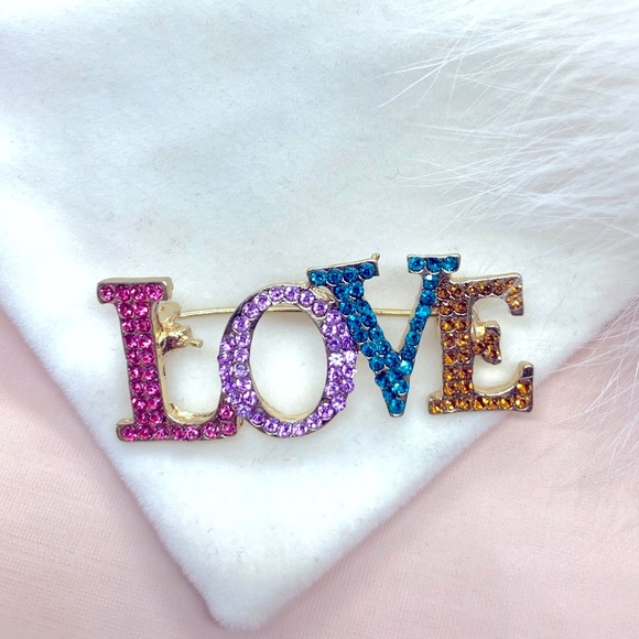 Jewelry - Love Rhinestone Brooch